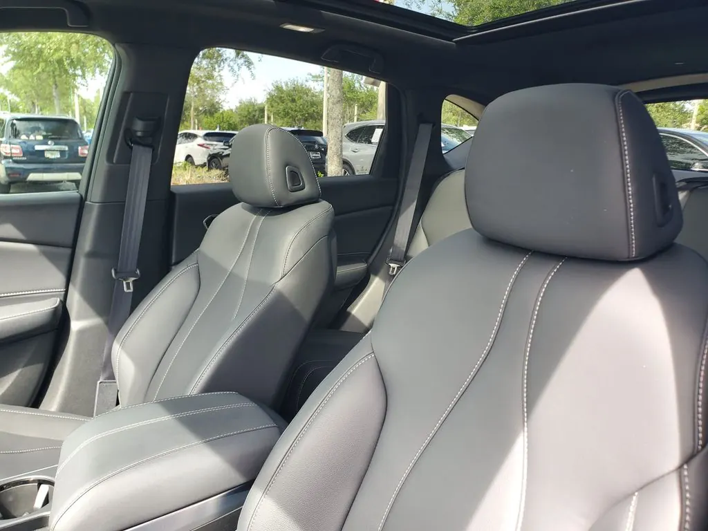 2025 Acura RDX SH-AWD - Photo 17