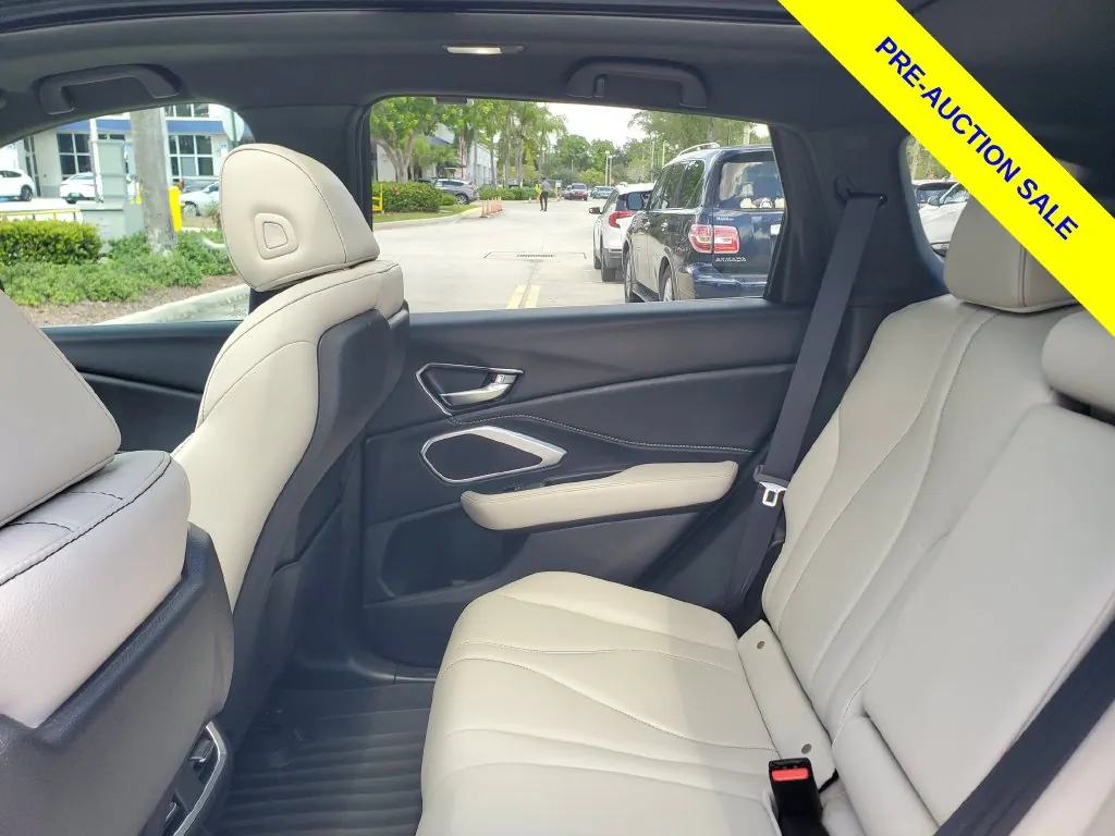 2025 Acura RDX SH-AWD - Photo 12