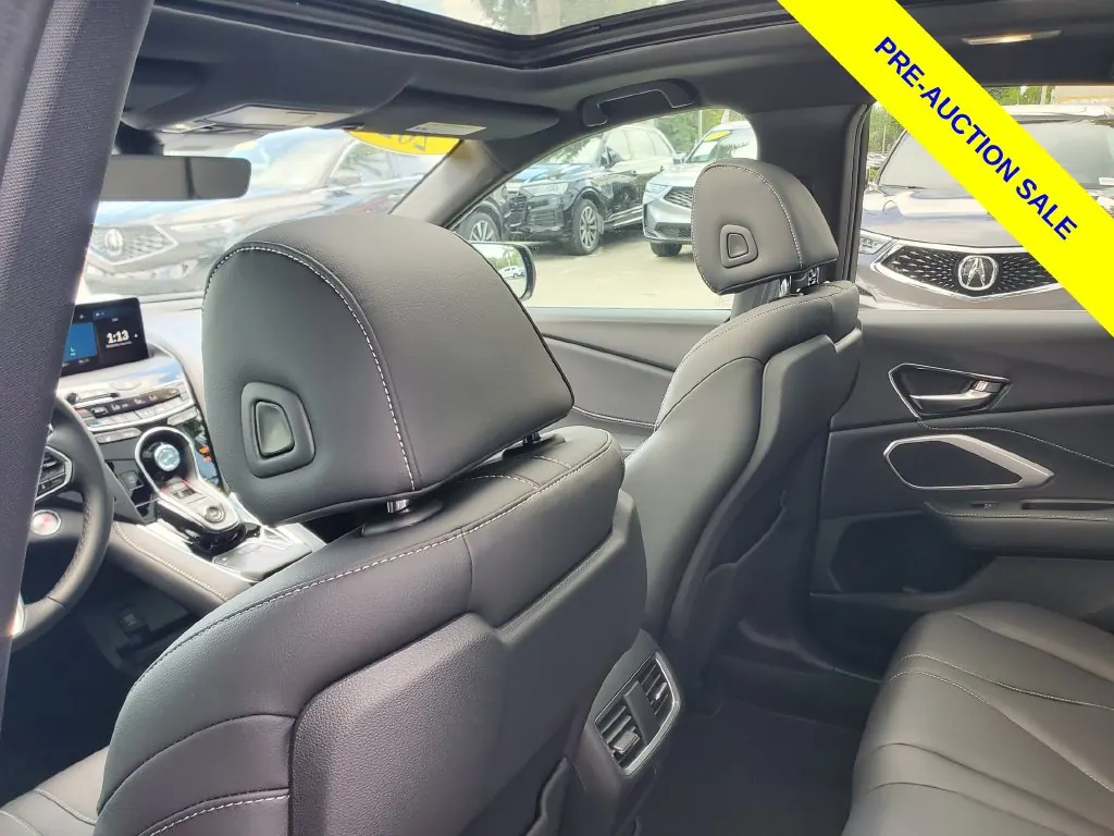 2025 Acura RDX SH-AWD - Photo 11