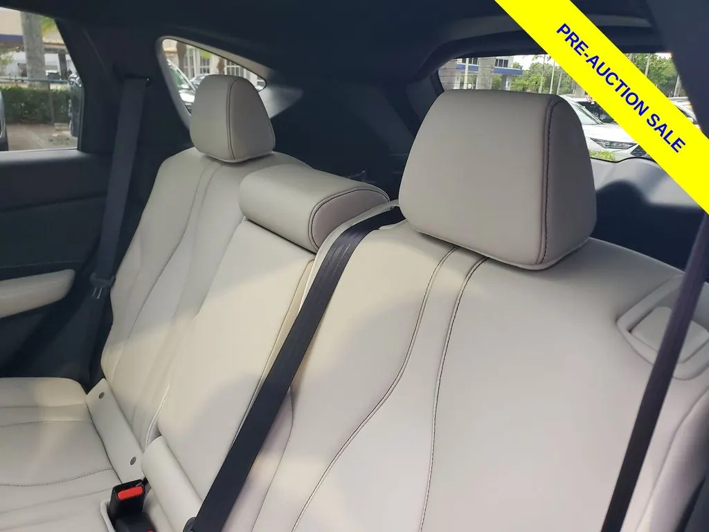 2025 Acura RDX SH-AWD - Photo 13