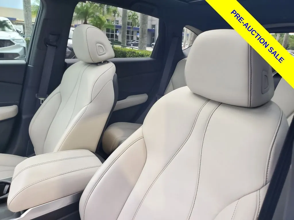 2025 Acura RDX SH-AWD - Photo 17