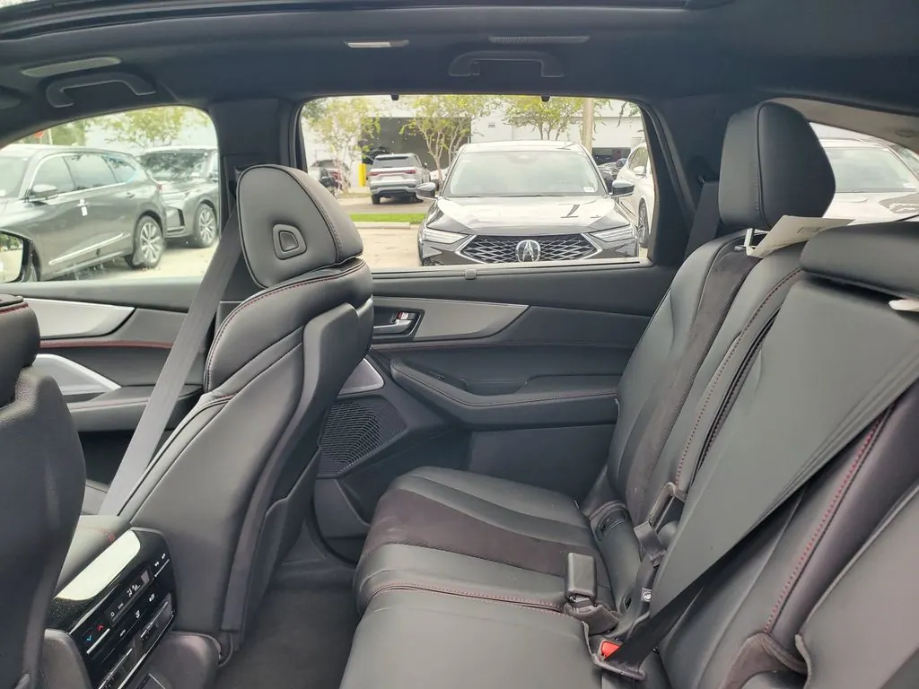 2026 Acura MDX A-Spec SH-AWD - Photo 7