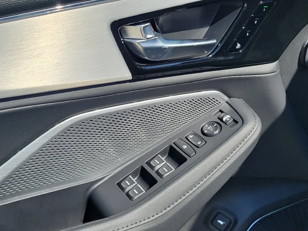 2025 Acura MDX SH-AWD - Photo 21
