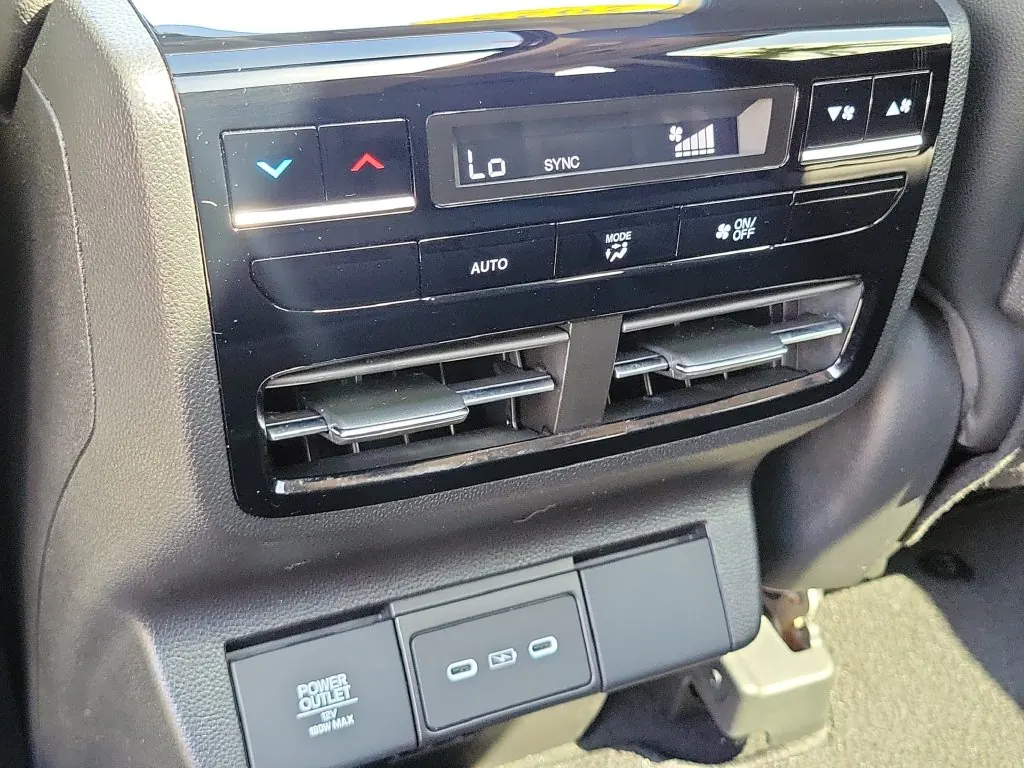 2025 Acura MDX SH-AWD - Photo 18