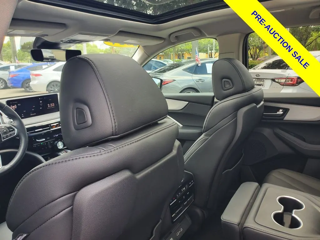 2024 Acura MDX SH-AWD - Photo 11