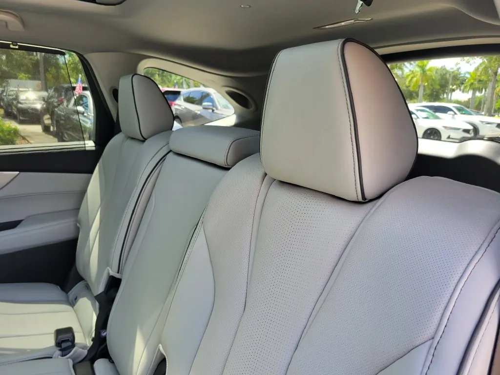2024 Acura MDX SH-AWD Advance Package - Photo 12