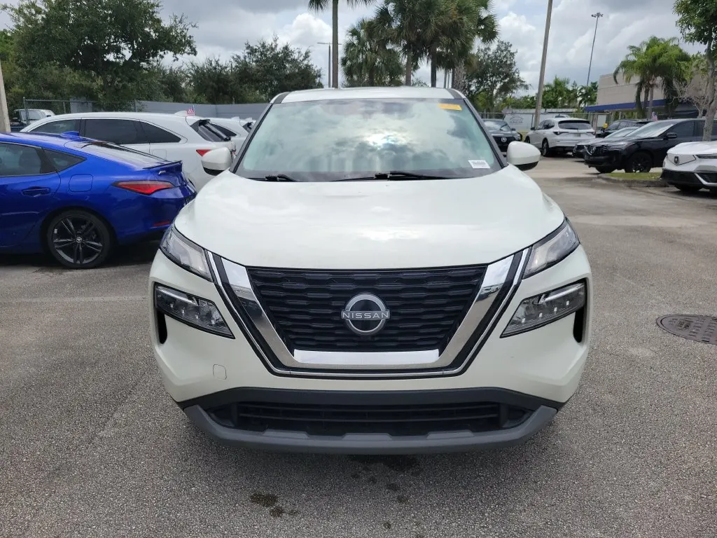 2023 Nissan Rogue SV FWD - Photo 2