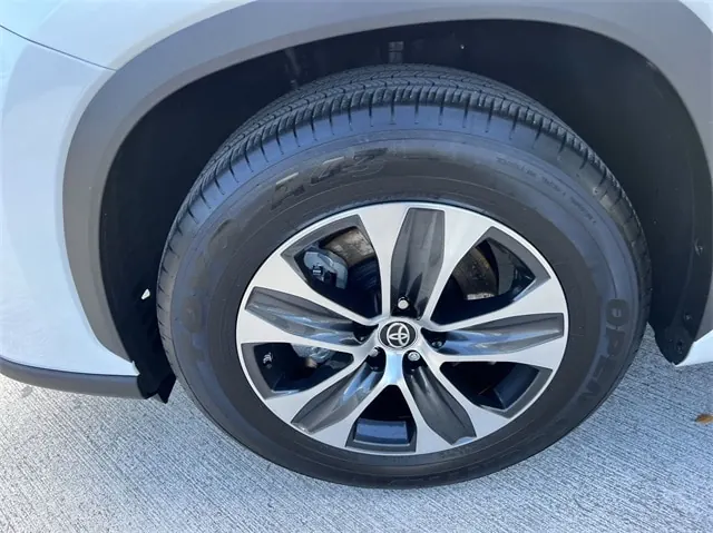 2022 Toyota Highlander XLE 2WD V6 - Photo 10