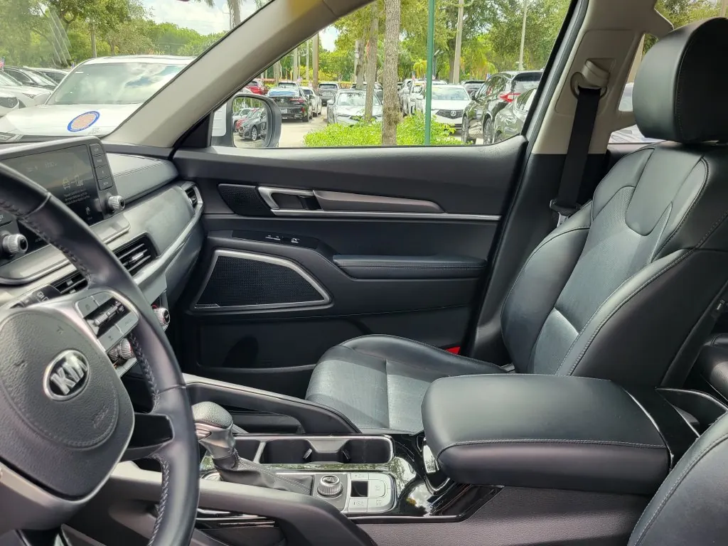 2021 Kia Telluride LX AWD - Photo 16