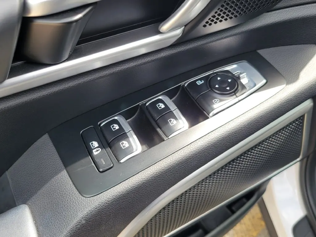 2021 Kia Telluride LX AWD - Photo 19