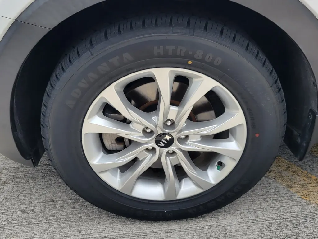 2021 Kia Telluride LX AWD - Photo 4