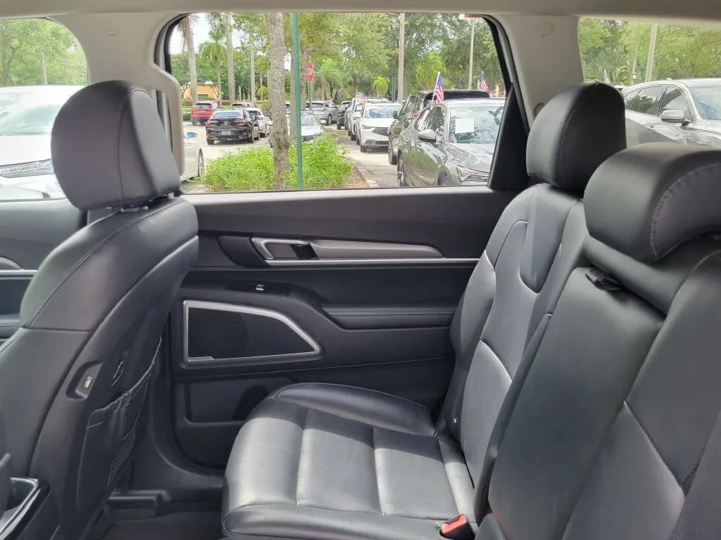 2021 Kia Telluride LX AWD - Photo 11