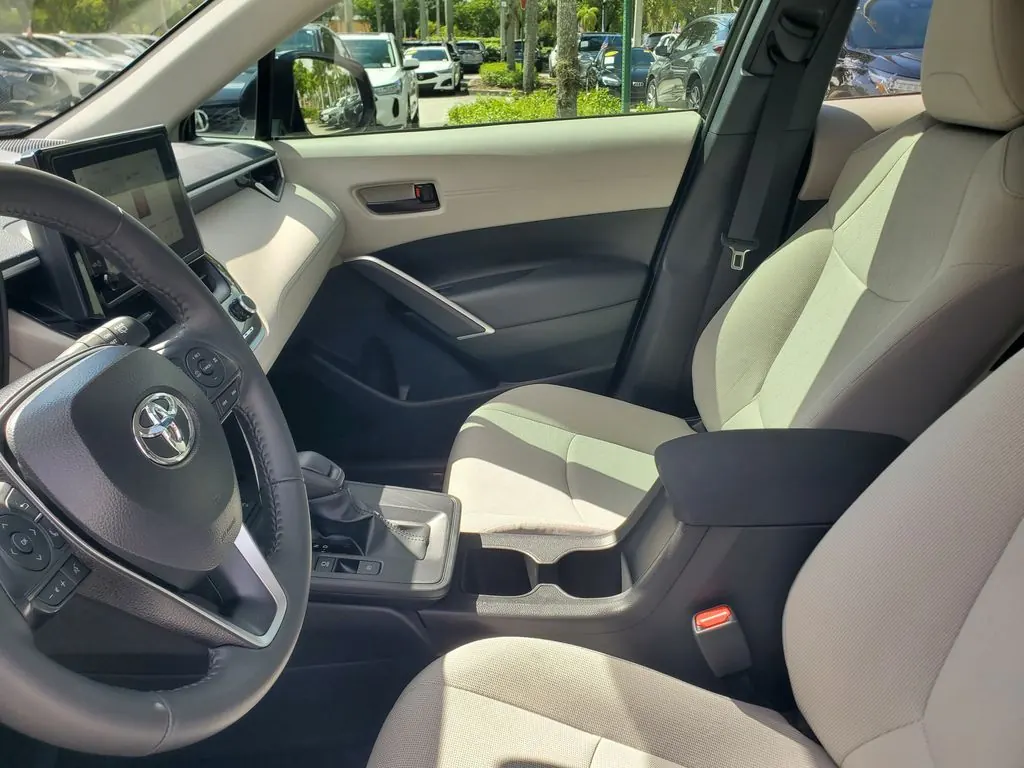 2026 Toyota Corolla Cross LE FWD - Photo 15