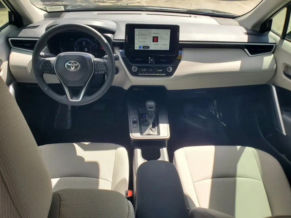 2026 Toyota Corolla Cross LE FWD - Photo 9