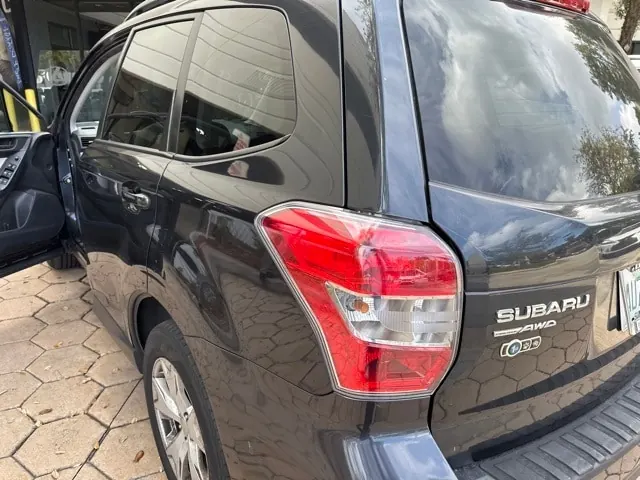 2015 Subaru Forester 2.5i Premium Package AT PZEV - Photo 2