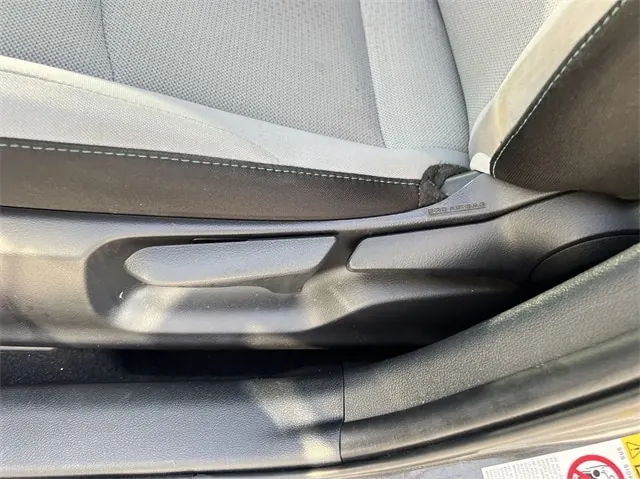 2019 Toyota Prius LE FWD - Photo 12