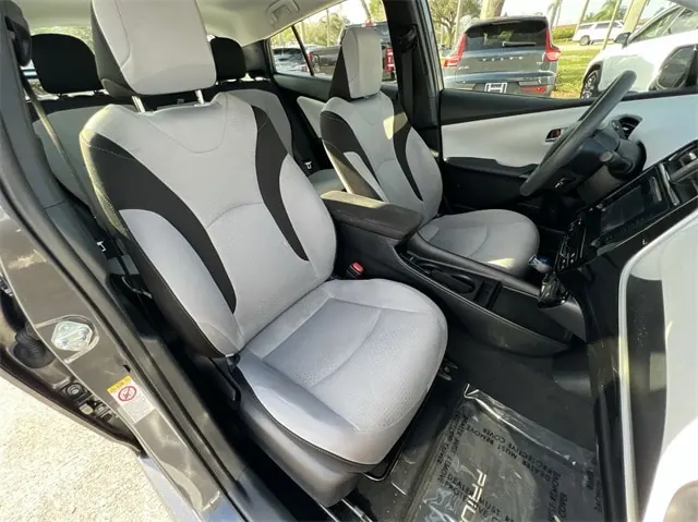 2019 Toyota Prius LE FWD - Photo 23