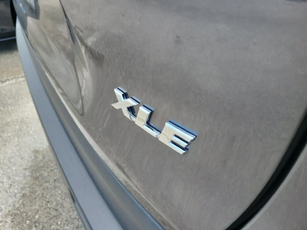 2019 Toyota RAV4 XLE Premium FWD - Photo 10