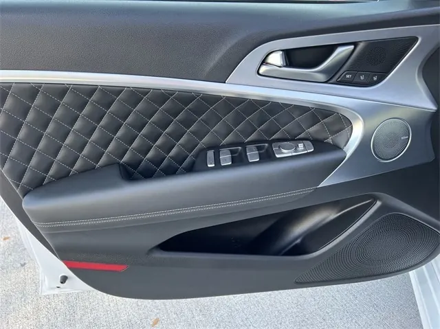 2021 Genesis G70 3.3T Standard - Photo 13