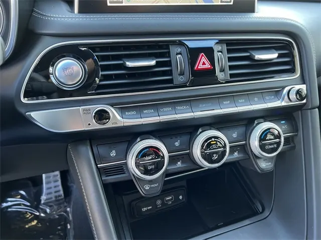 2021 Genesis G70 3.3T Standard - Photo 19