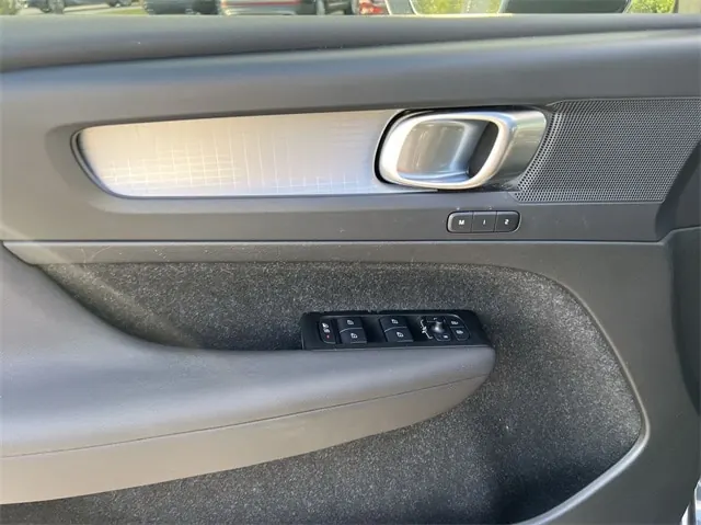 2021 Volvo XC40 T5 Momentum AWD - Photo 13