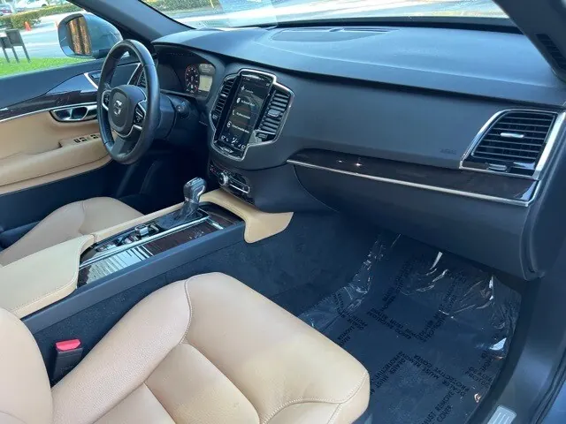 2018 Volvo XC90 T6 AWD Momentum - Photo 16