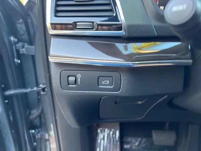 2018 Volvo XC90 T6 AWD Momentum - Photo 30