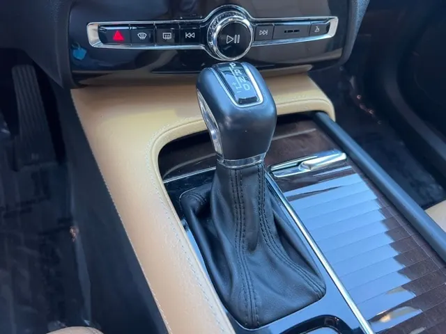 2018 Volvo XC90 T6 AWD Momentum - Photo 26