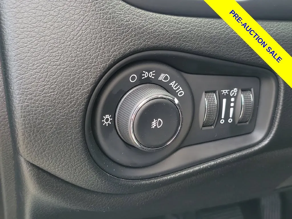 2020 Jeep Renegade Latitude FWD - Photo 21