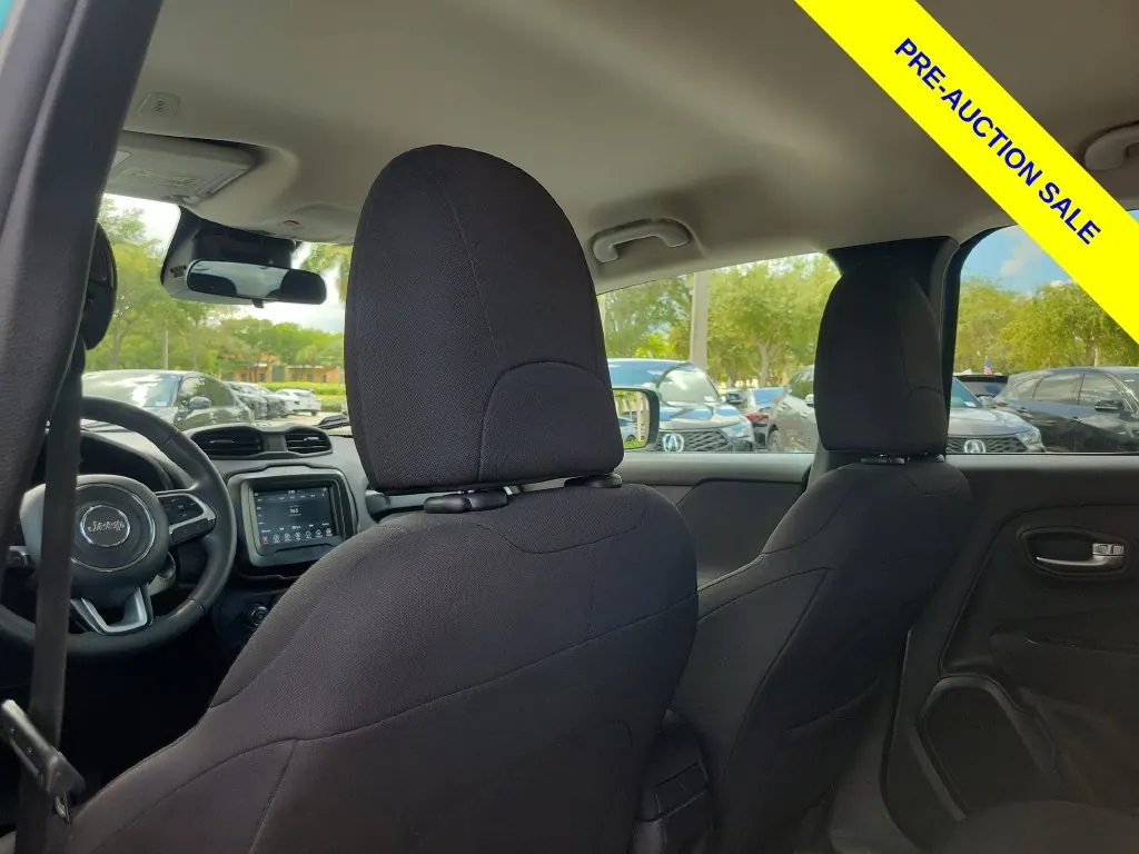 2020 Jeep Renegade Latitude FWD - Photo 10