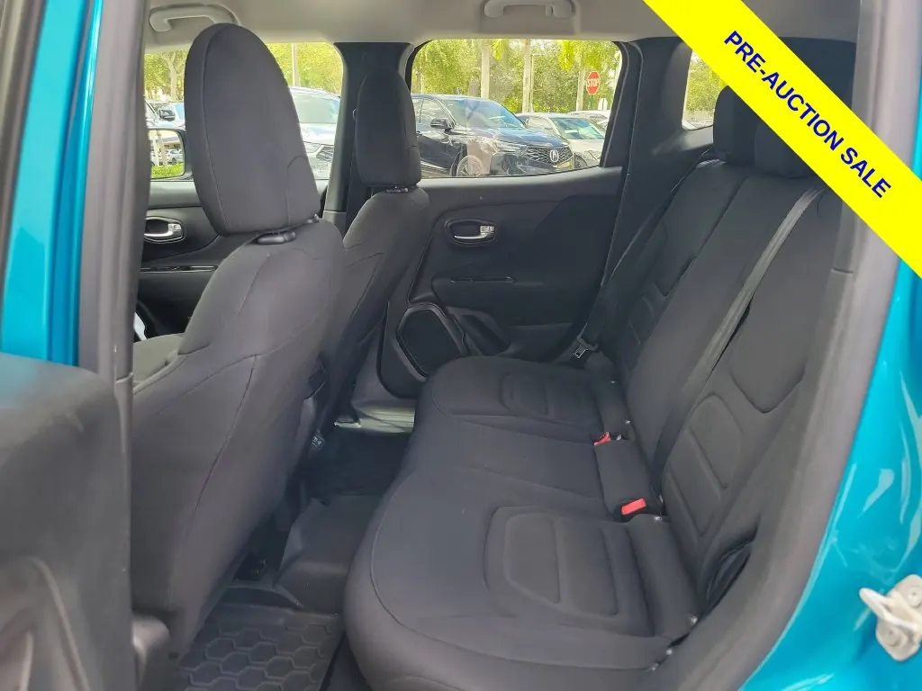 2020 Jeep Renegade Latitude FWD - Photo 11