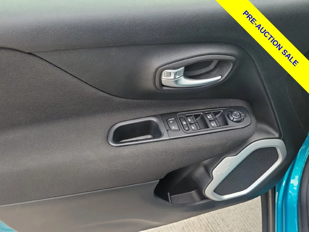 2020 Jeep Renegade Latitude FWD - Photo 18