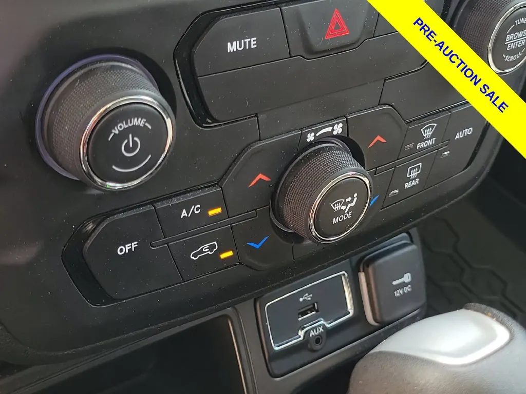 2020 Jeep Renegade Latitude FWD - Photo 29