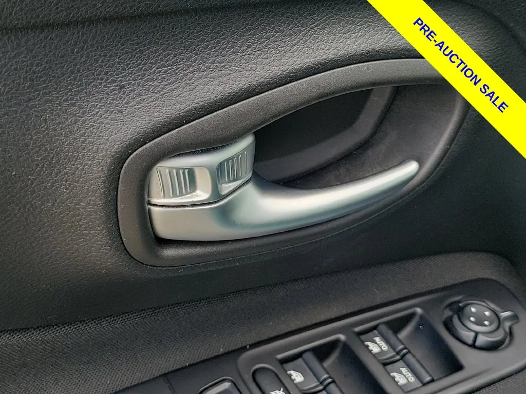 2020 Jeep Renegade Latitude FWD - Photo 19