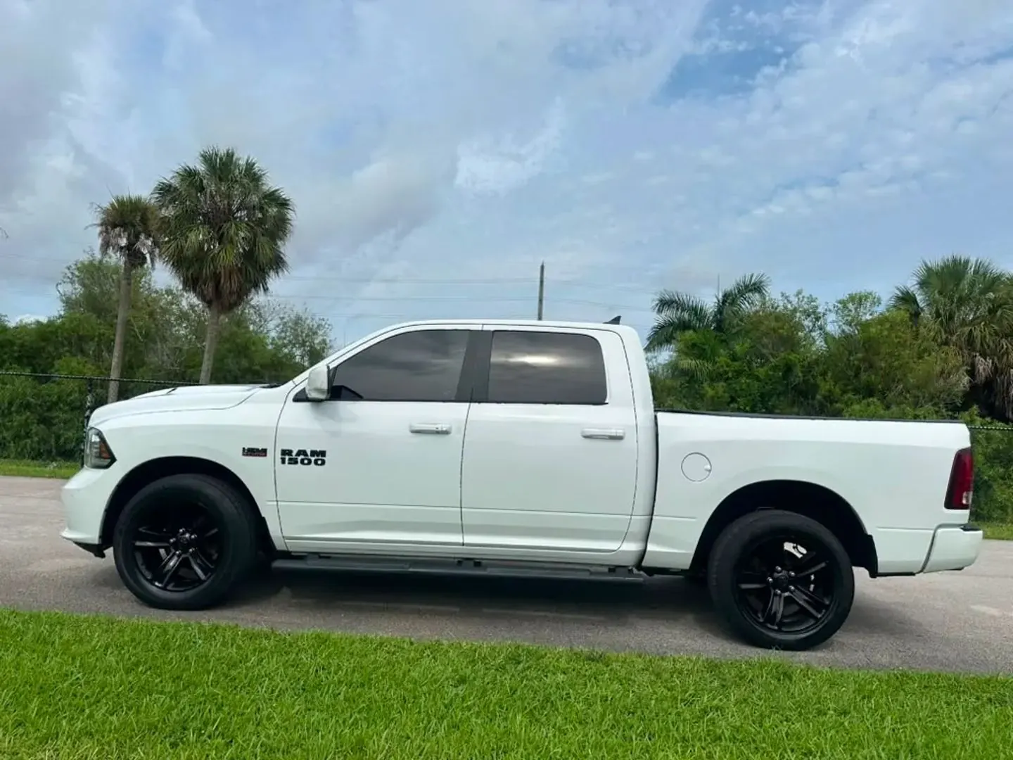 2018 RAM 1500 Sport 4WD Crew Cab 5'7 - Photo 7