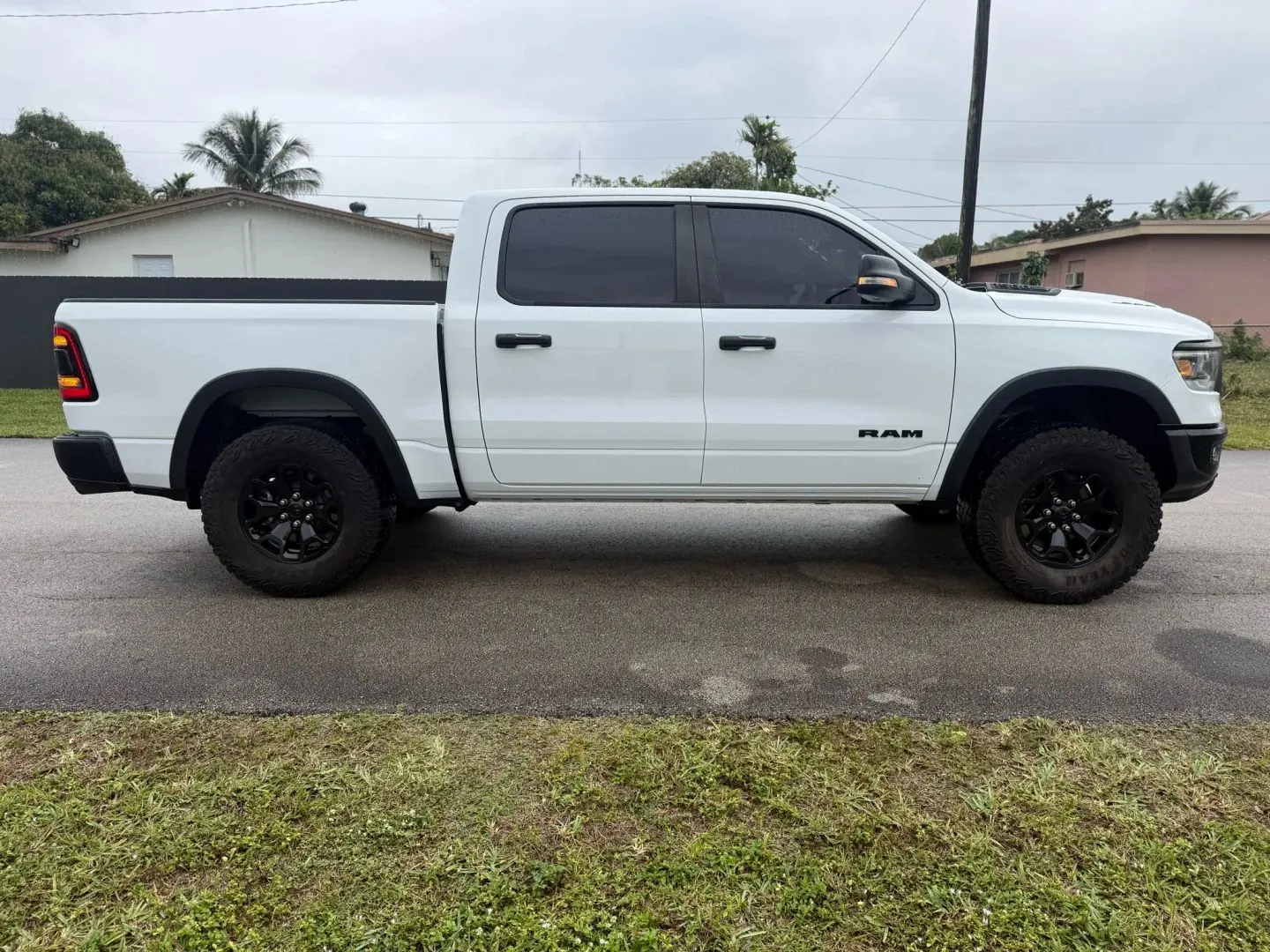 2022 RAM 1500 Rebel 4WD Crew Cab 5'7 - Photo 3