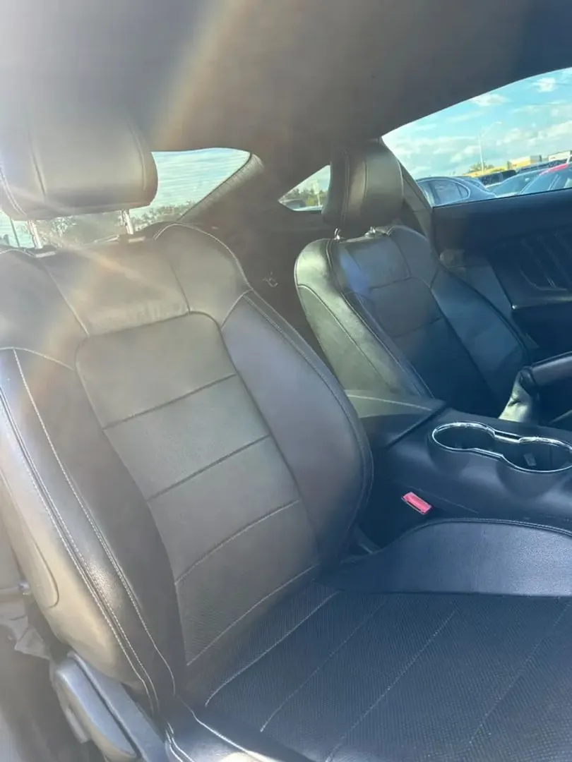 2016 Ford Mustang EcoBoost Premium Coupe - Photo 11