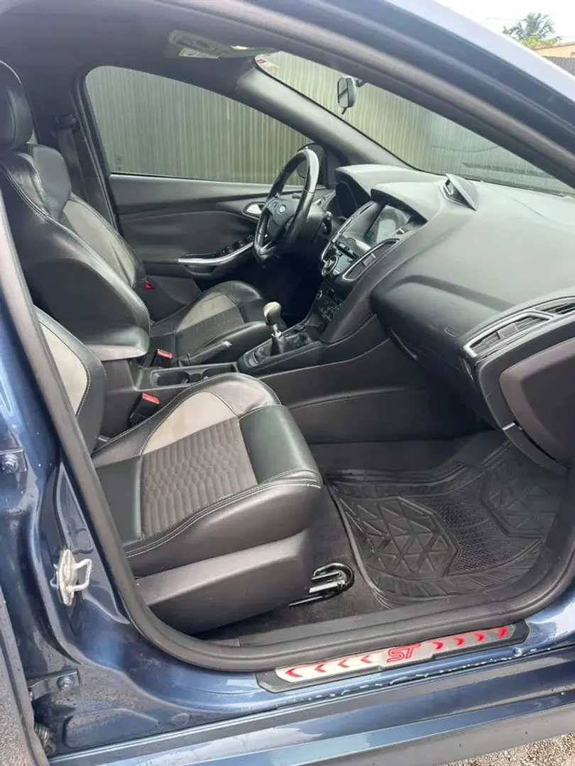2018 Ford Focus ST Hatchback - Photo 14