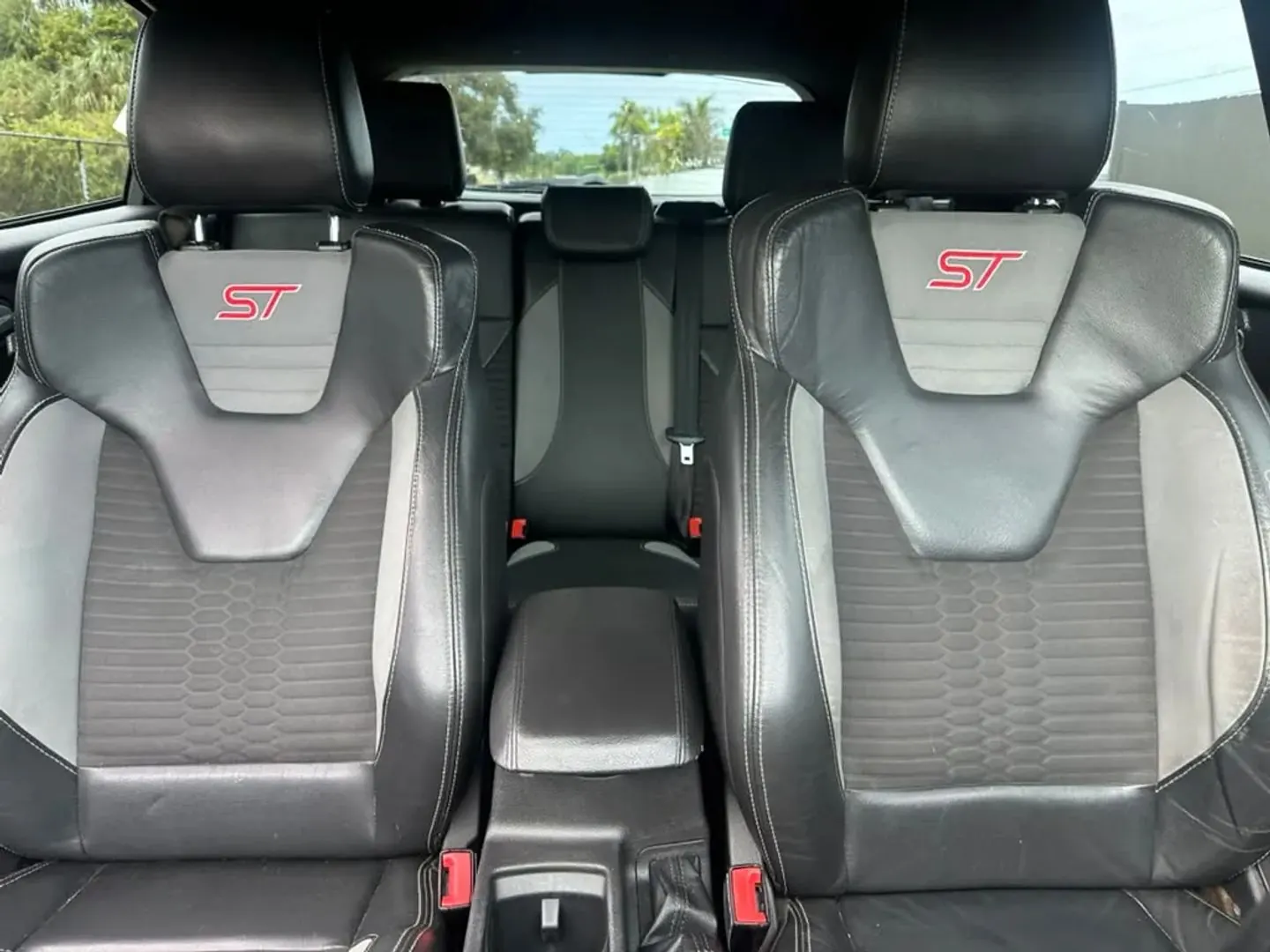 2018 Ford Focus ST Hatchback - Photo 17