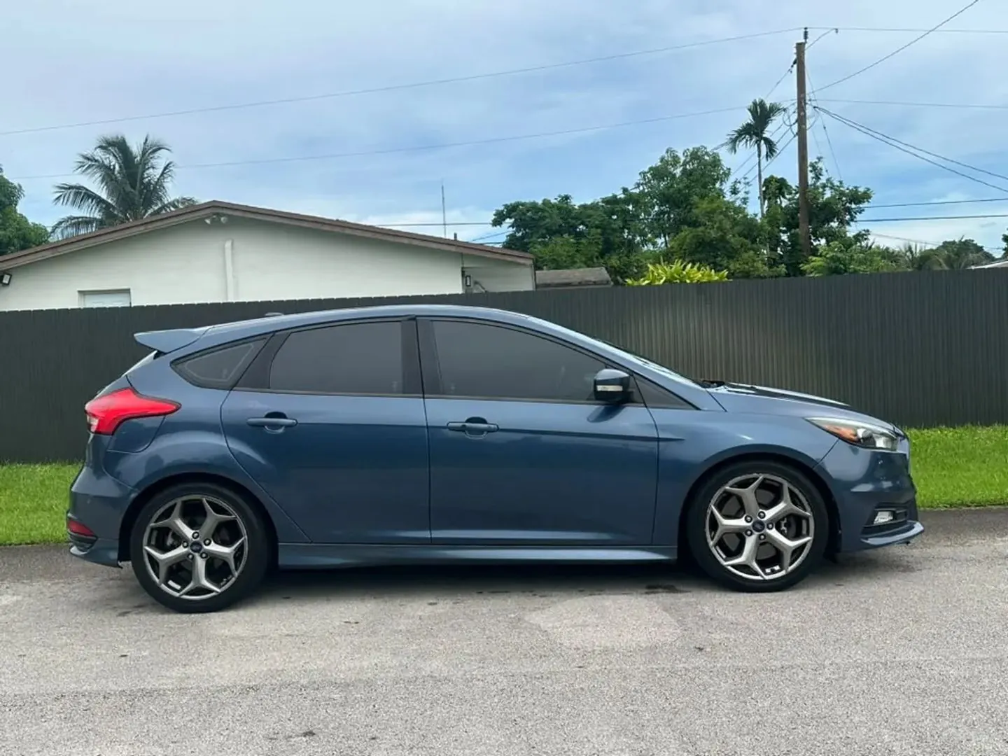 2018 Ford Focus ST Hatchback - Photo 3