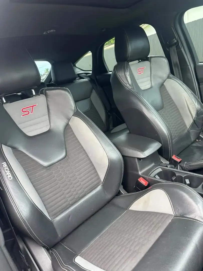 2018 Ford Focus ST Hatchback - Photo 16