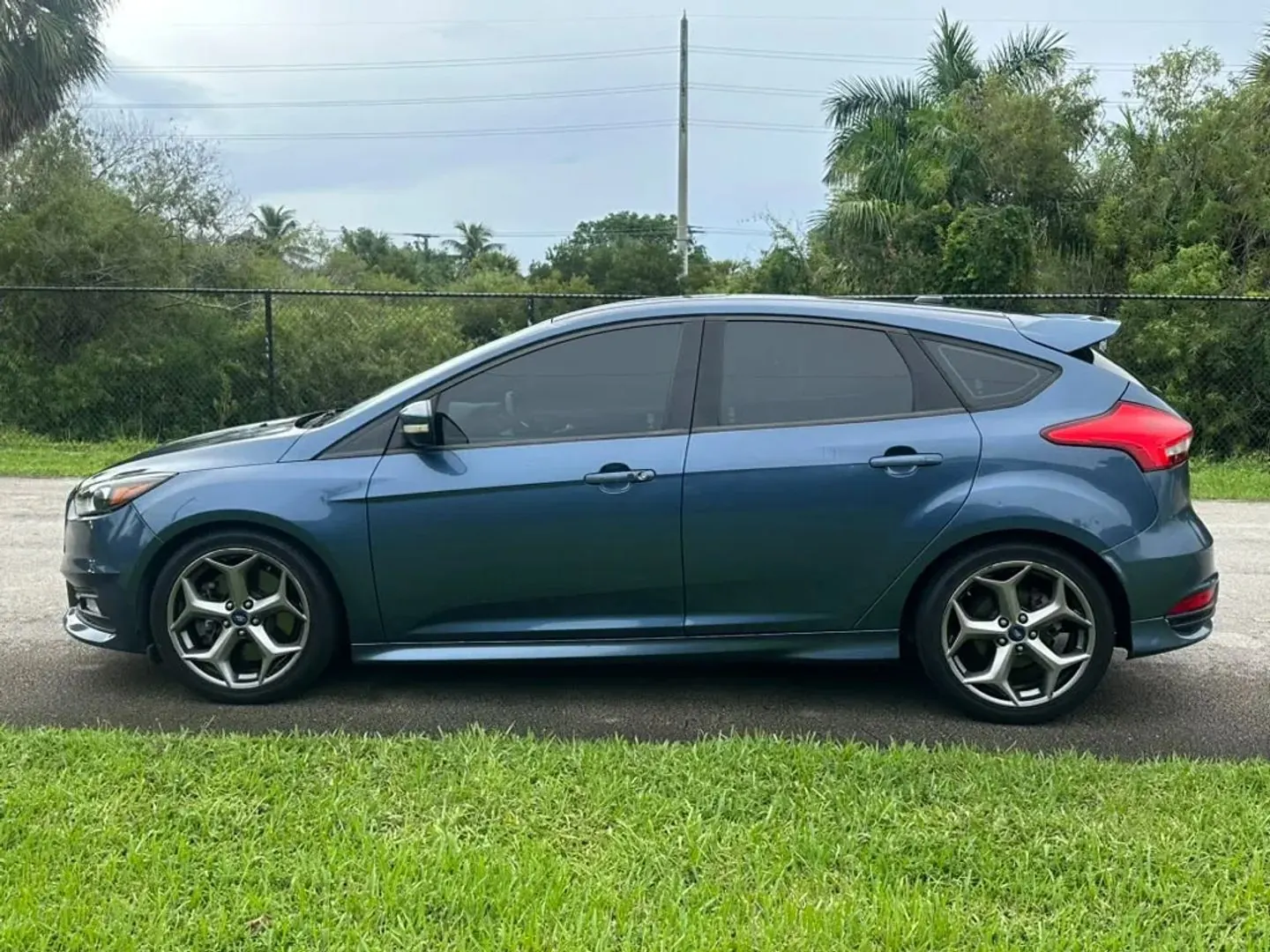 2018 Ford Focus ST Hatchback - Photo 6