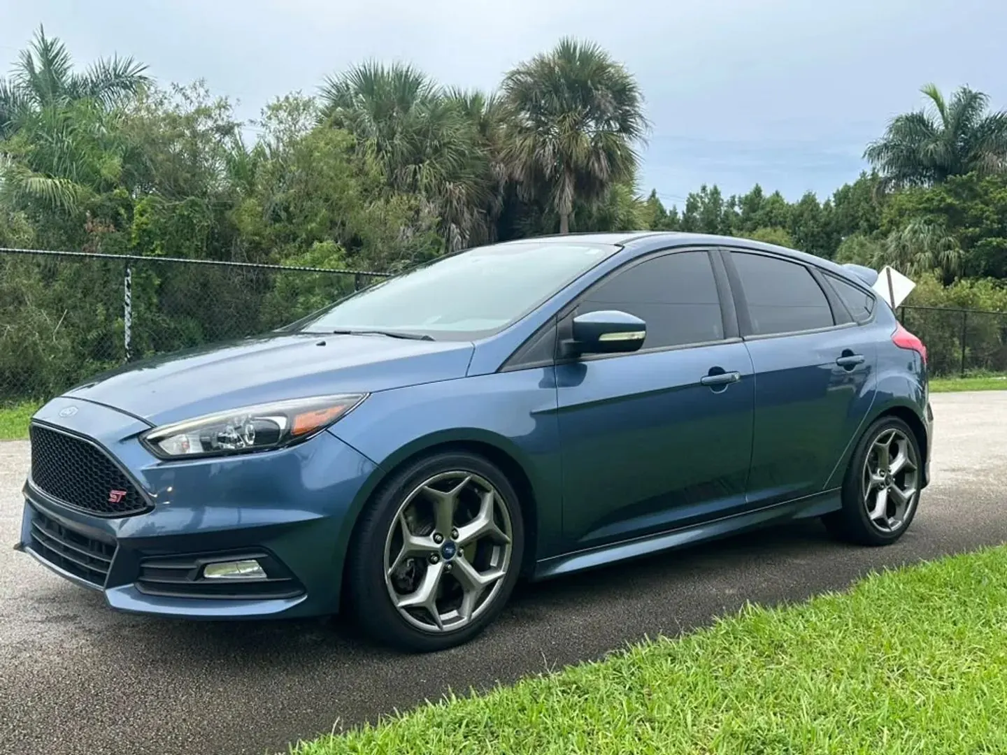 2018 Ford Focus ST Hatchback - Photo 7