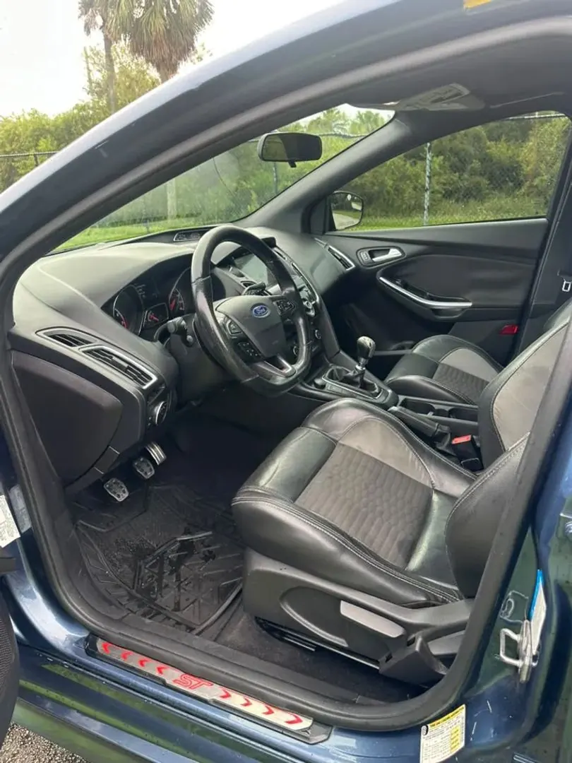 2018 Ford Focus ST Hatchback - Photo 8