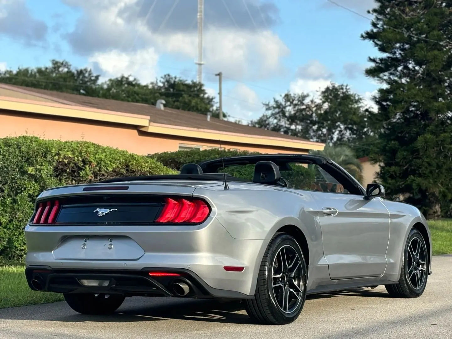 2023 Ford Mustang EcoBoost Premium Convertible - Photo 4