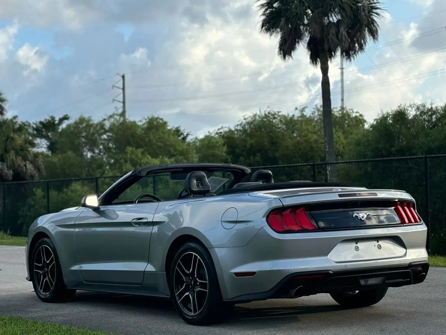 2023 Ford Mustang EcoBoost Premium Convertible - Photo 7