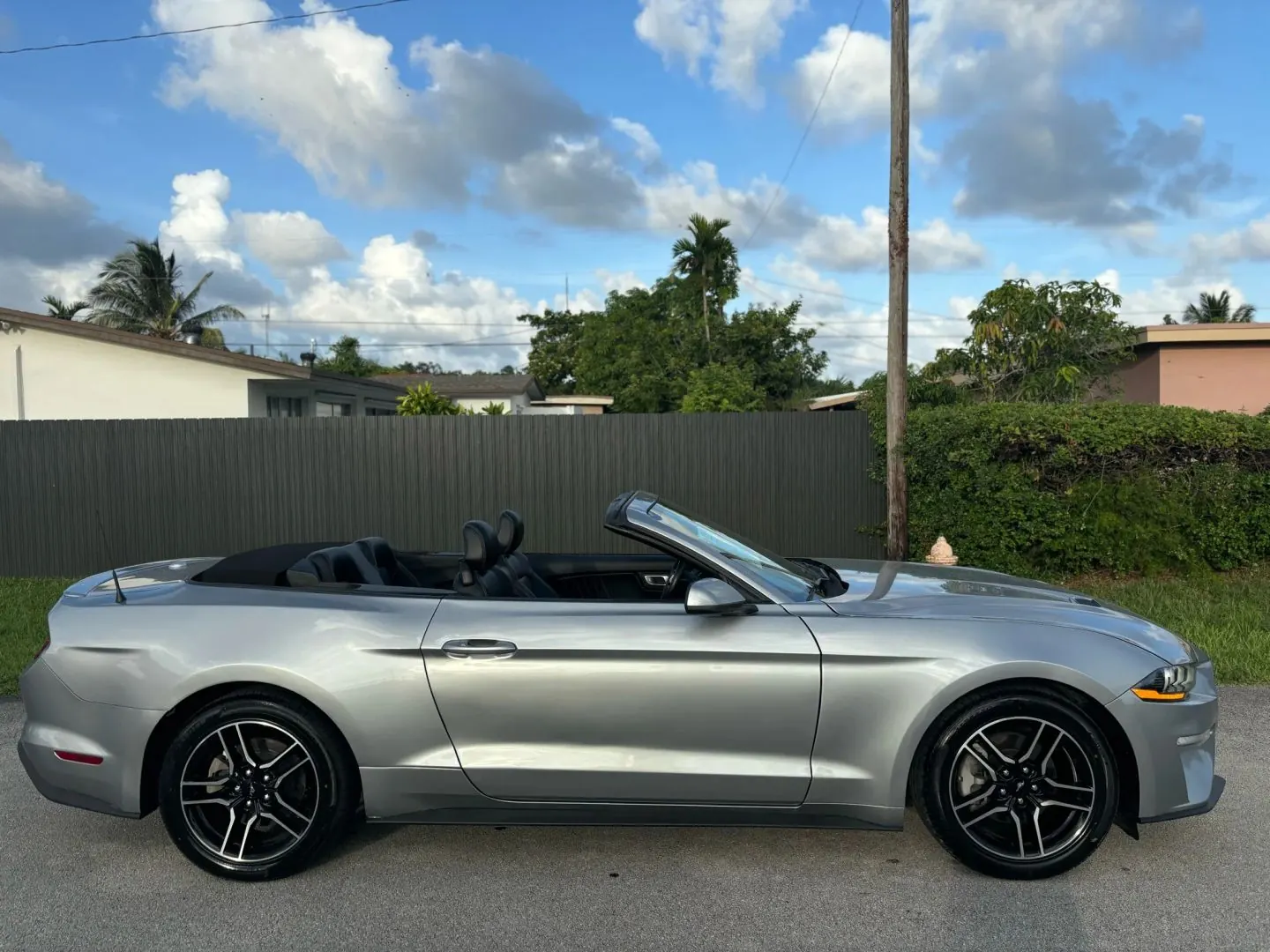 2023 Ford Mustang EcoBoost Premium Convertible - Photo 3