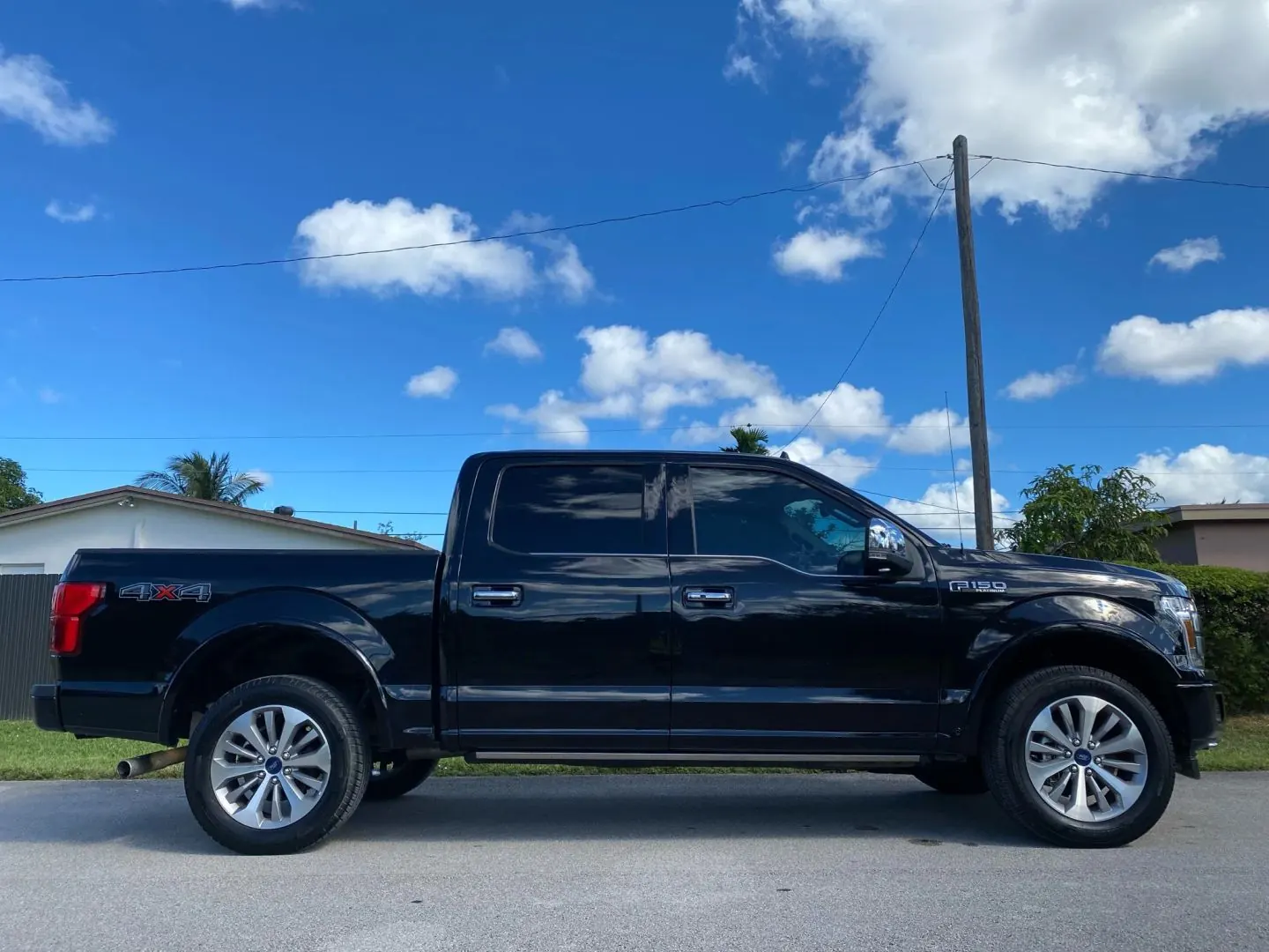 2019 Ford F-150 Platinum 4WD SuperCrew 5-1/2' Box - Photo 2