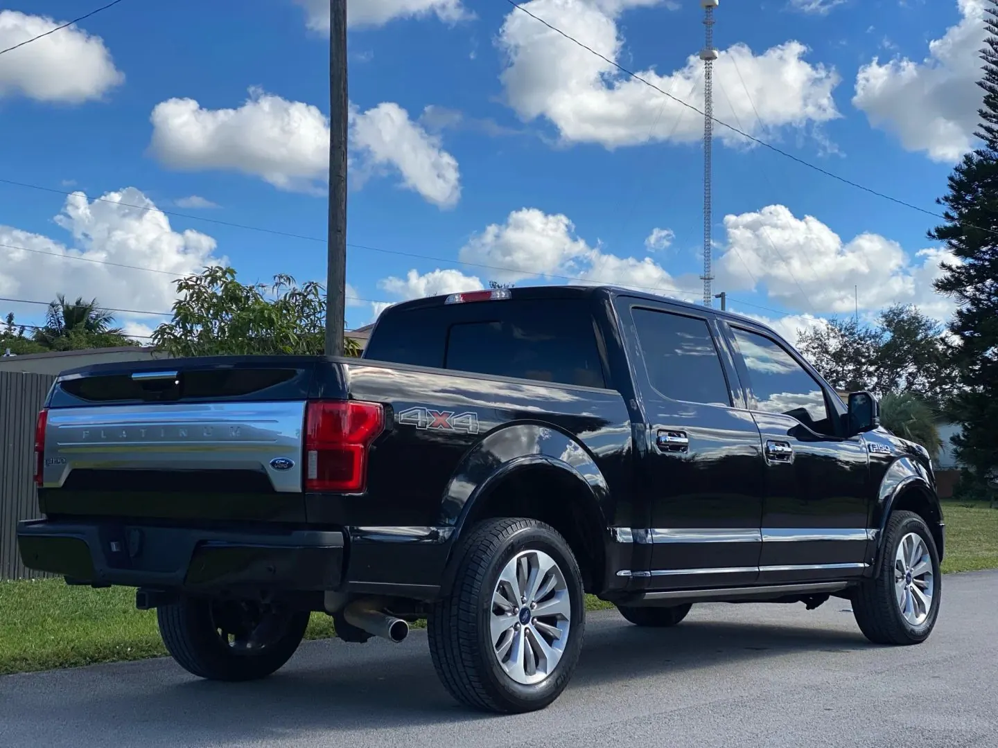 2019 Ford F-150 Platinum 4WD SuperCrew 5-1/2' Box - Photo 3