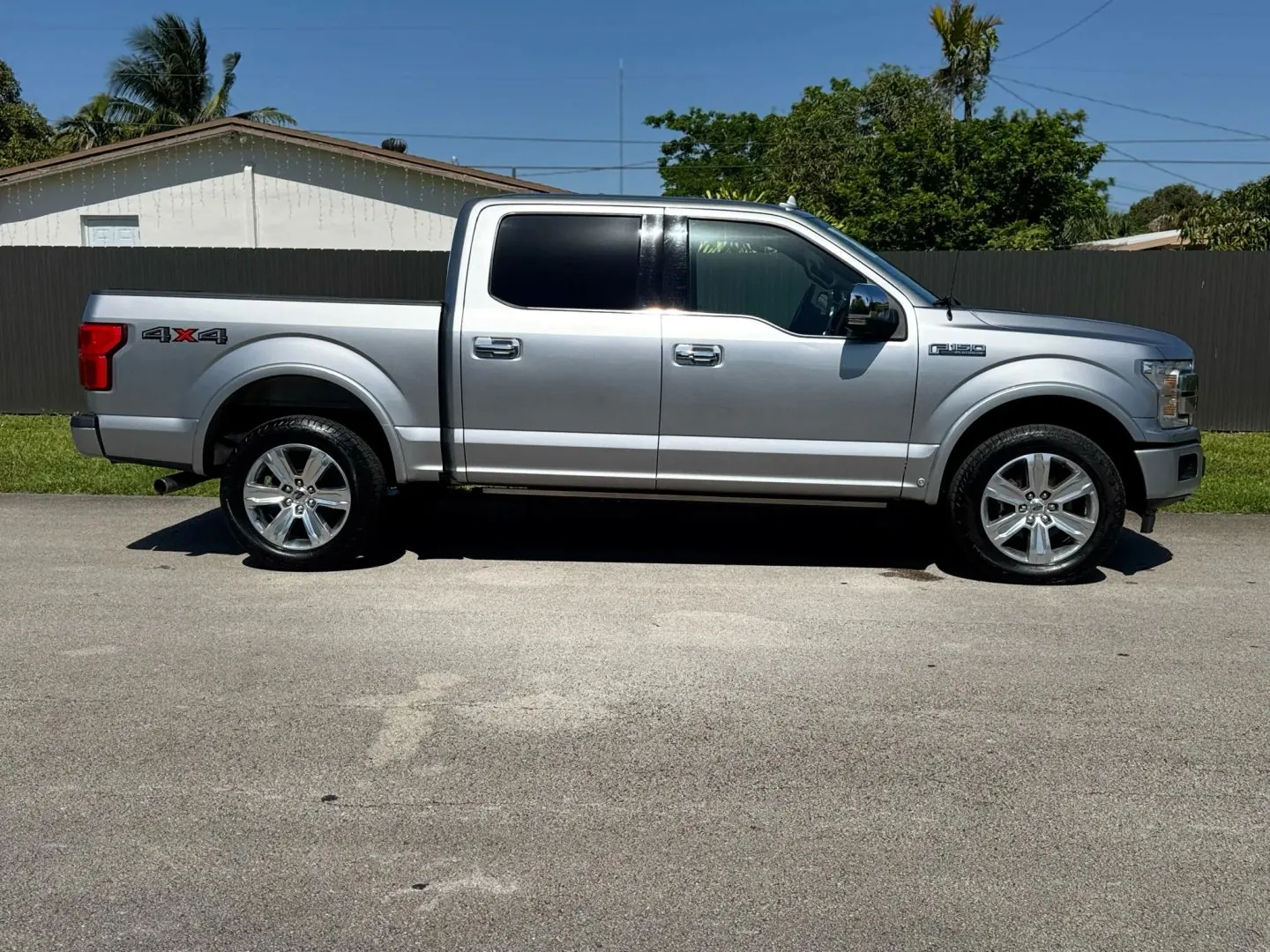2020 Ford F-150 Platinum 4WD SuperCrew 5-1/2' Box - Photo 5